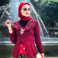 Setelah Luv, Zee Zee Shahab membintangi banyak sinetron, FTV dan film bioskop. Beberapa di antaranya sinetron Jodoh Jejaka, Islam KTP, Ketika Cinta Bertasbih: Meraih Ridho Ilahi, Ji Ung Pendekar Cabe Rawit, film Ummi Aminah, Ada Surga di Rumahmu dan Cahaya Cinta Pesantren. Foto: Dok. Instagram zeezeeshahab, praburevolusi