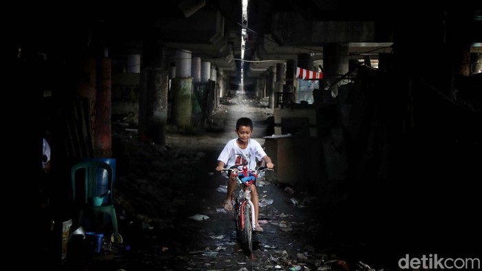 Indonesia sudah 79 tahun merdeka. Sepanjang usia tersebut, Tanah Air tercinta masih saja dirundung masalah kemiskinan.