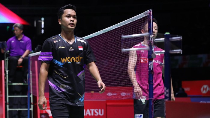 Anthony Sinisuka Ginting mengalami cedera engkel kiri saat tampil di babak pertama Japan Open 2024.