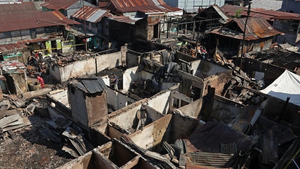 Belasan Rumah Hangus Terbakar di Makassar