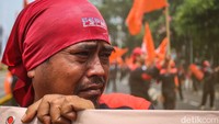 Dia mengatakan hal tersebut menjadi persoalan yang pelik. Menurut dia, kemerdekaan hakiki adalah tentang kehadiran penyelenggara negara, memberikan perlindungan, meningkatkan kesejahteraan, dan benar-benar hadir untuk melayani kita rakyat kecil.  