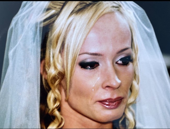 Selagi Ralf mendapat dukungan dari publik atas pengakuannya, Cora mengatakan bahwa ia merasa dimanipulasi.Aku berharap Ralf melibatkanku atau paling tidak membiarkanku jadi bagian dari keputusannya. Itu akan menjadi sebuah tanda menghormati, ungkapnya kepada Der Spiegel via Marca.Foto: Instagram Cora Schumacher