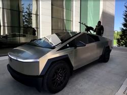 Tesla Cybertruck Versi Tempur yang Diduga Disabot Elon Musk