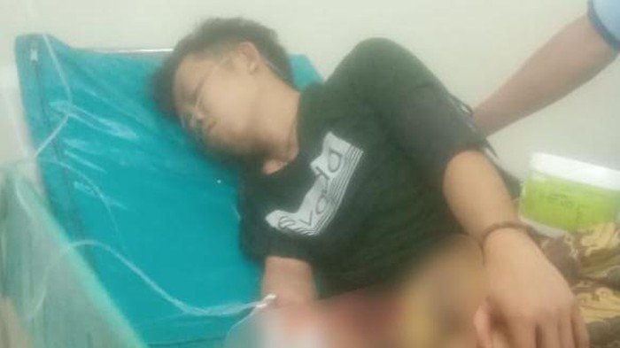 Dandy Saputra (25) warga Kelurahan 1 Ulu, Kecamatan SU I, Palembang dibacok hingga tak sadar diri akibat kehabisan darah.