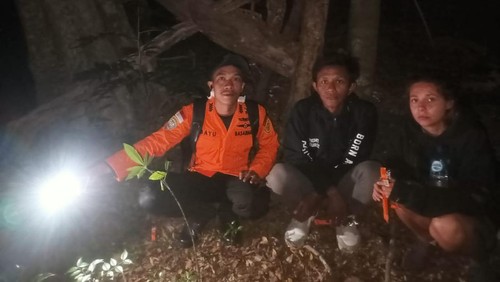 Personel SAR menemukan warga Turki dan Jakarta yang tersesat saat mendaki Gunung Batukaru, Tabanan, Selasa (20/8/2024) dini hari.