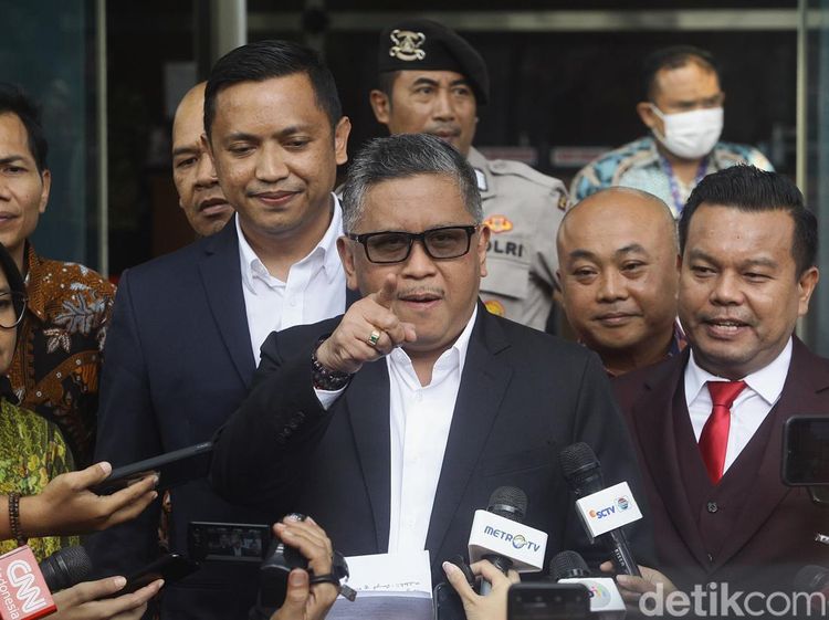 Ekspresi Hasto Usai Diperiksa KPK soal Kasus DJKA