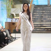 Selanjutnya ada Ester Liana yang berprofesi sebagai software engineer, doctoral researcher, dan juga model. Kini dirinya berusia 27 tahun. Foto: Pradita Utama/detikfoto