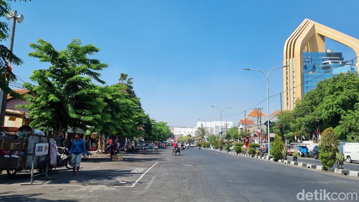 Ilustrasi cuaca cerah di Surabaya.