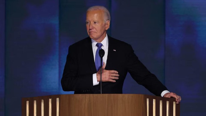 U.S. President Joe Biden stands onstage during Day 1 of the Democratic National Convention (DNC) at the United Center, in Chicago, Illinois, U.S., August 19, 2024. REUTERS/Mike Segar Purchase Licensing Rights