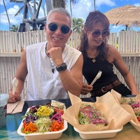 Kini Kang dan Kim rajin berbagi aktivitas di Instagram kepada 300 ribuan followers-nya, termasuk diet yang mereka jalani. Setiap harinya, suami istri yang dikaruniai satu anak perempuan ini mengonsumsi makanan sehat seperti salad, protein shake, dan buah-buahan. Foto: Instagram/@okdong_fit