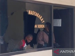 Pospol di Jaktim Dirusak: Kaca-kaca Pecah dan Polisi Hampir Ditikam
