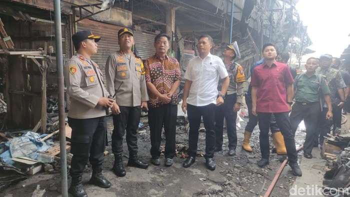Kapolresta Sidoarjo memantau kebakaran Pasar Induk Krian