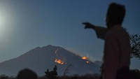 Menurut warga kebakaran di Gunung Merapi Ungup-ungup yang berada di kawasan Gunung Ijen itu terlihat sejak Senin (19/8) siang.