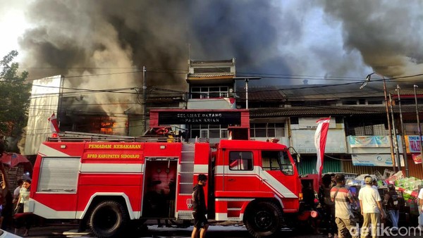 Kebakaran di Pasar Induk Krian Sidoarjo