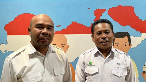 Ketua Tim Kepegawaian dan Hukum Kemenag NTB Helmi Amrullah (kiri) serta Ketua Tim Bina Haji Reguler dan Advokasi Syukri Safwan di Kanwil Kemenag NTB, pada Selasa (20/8/2024).
