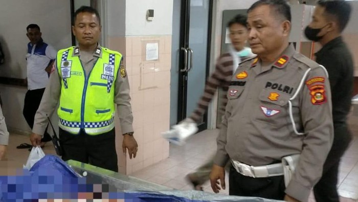 Korban saat dievakuasi ke rumah sakit.