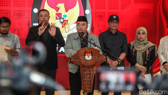 KPU Segera Revisi PKPU Imbas Putusan MK soal Pilkada Komisi Pemilihan Umum (KPU) RI akan menindaklanjuti putusan Mahkamah Konstitusi (MK) terhadap gugatan UU Pilkada. KPU akan merevisi PKPU Nomor 8 Tahun 2024.