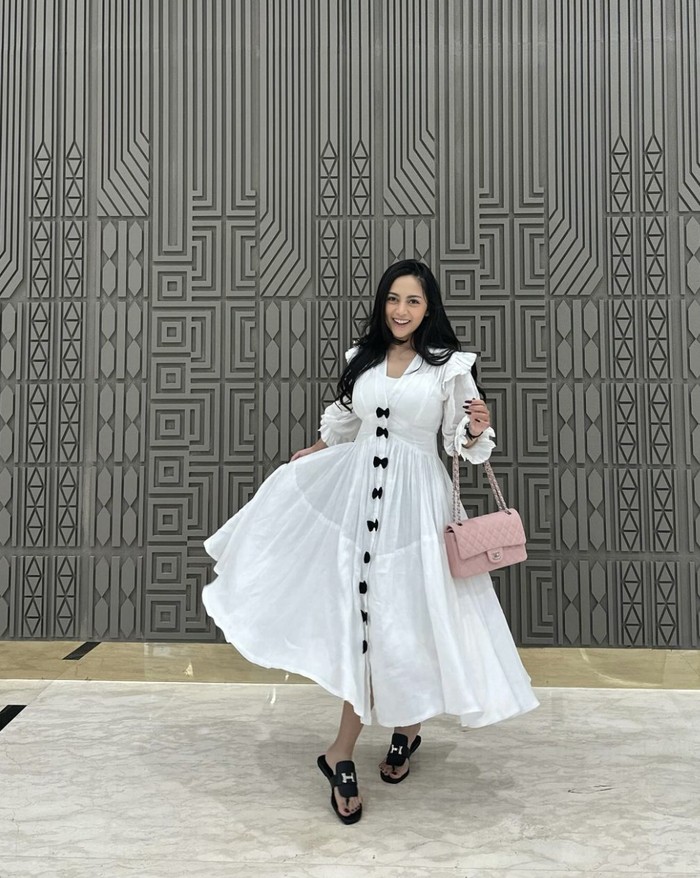 Kulineran Seru Rachel Vennya Saat di Jepang hingga Eropa