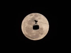 Lihat Lagi Indahnya Supermoon Hiasi Langit Bumi