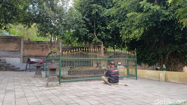 Suasana Makam Kiai Raden Bagus Khasantuko yang terletak di Dusun Senuko, Kalurahan Sidoagung, Kapanewon Godean, Sleman, Selasa (20/8/2024).