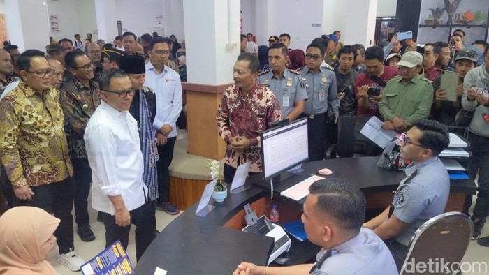 Menpan RB Azwar Anas meresmikan MPP Trenggalek