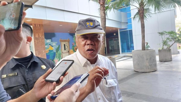 Daria Bukinaning yalangoch mushuk surati