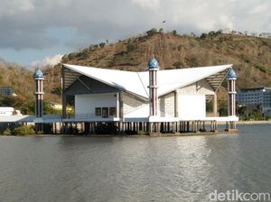 Menelusuri Masjid Terapung Amahami, Ikon Wisata Religi di Kota Bima