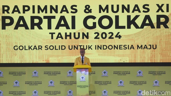 Momen AGK Buka Rapimnas Partai Golkar Plt Ketua Umum Golkar Agus Gumiwang Kartasasmita (AGK) resmi membuka Rapat Pimpinan Nasional (Rapimnas) dan Musyawarah Nasional (Munas) Partai Golkar di JCC, Senayan, Jakarta, Selasa (20/8/2024).