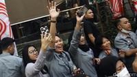 Acara serah terima jabatan (sertijab) tersebut dihadiri oleh pimpinan kementerian hingga pegawai biasa.  