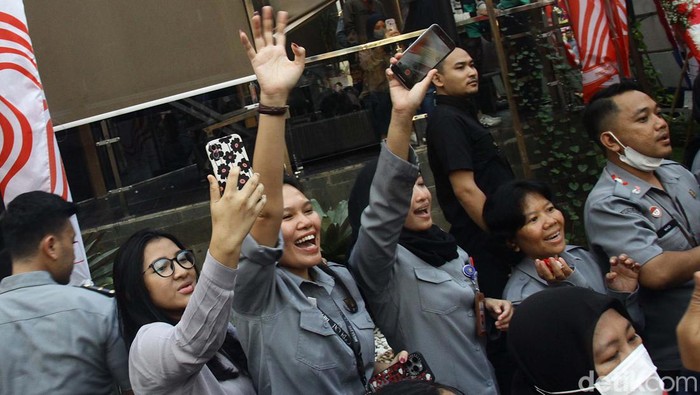 Supratman dilantik menjadi Menkumham menggantikan Yasonna Laoly. Keduanya melakukan serah-terima jabatan (sertijab) di Gedung Kemenkumham, Jakarta, Selasa  (20/8/2024).