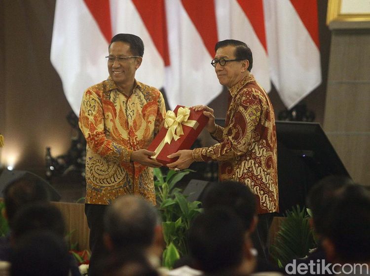 Momen Yasonna Serahkan Jabatan Menkumham ke Supratman Andi Agtas