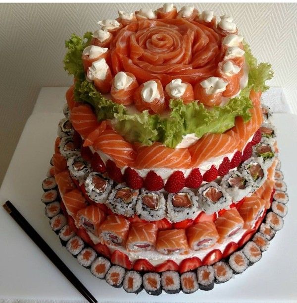 Kreasi hidangan nasi berbentuk kue