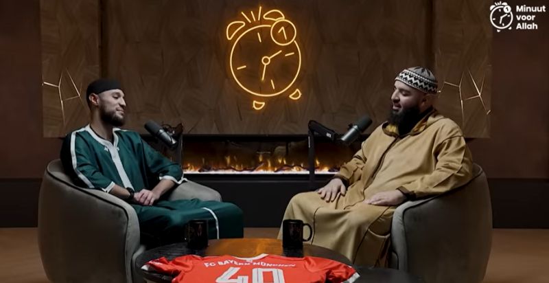 Noussair Mazraoui saat menceritakan keinginannya menjadi imam masjid dalam wawancara bersama Minuut voor Allah pada 2023 lalu.