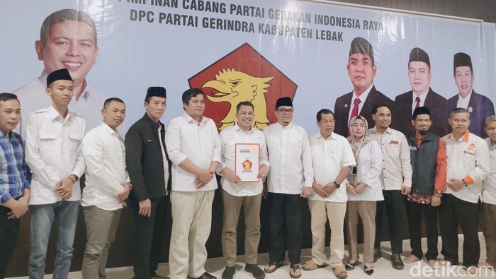 Partai Gerindra resmi mengusung Sanuji Pentamarta dan Dita Fajar Bayhaqi sebagai pasangan calon Bupati dan Wakil Bupati Lebak di Pilkada 2024. (Foto: Fathul Rizkoh/detikcom)