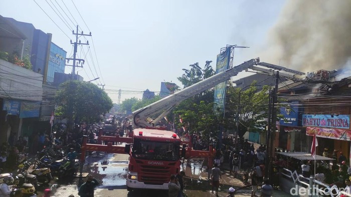 Pasar Induk Krian terbakar, arus lalin ditutup
