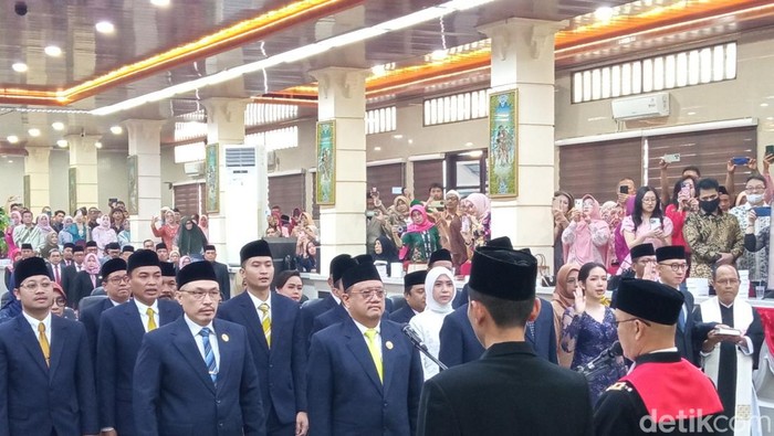 Pelantikan anggota DPRD Kota Cirebon
