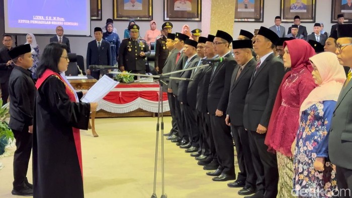 Pelantikan anggota DPRD Rembang periode 2024-2029, Selasa (20/8/2024).
