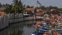 Dinas Pekerjaan Umum dan Penataan Ruang (DPUPR) Provinsi Banten memasang dinding penahan (turap) sepanjang 243 meter dengan anggaran APBD Tahun 2024 sebesar Rp 5,5 miliar.  