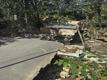 Penampakan Jalanan-Jembatan Rusak Akibat Banjir Bandang di New York