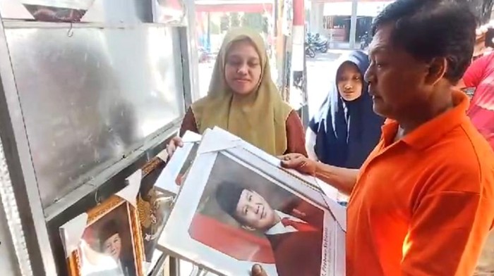 Perajin pigura Prabowo-Gibran di Pasuruan cuan jelang pelantikan