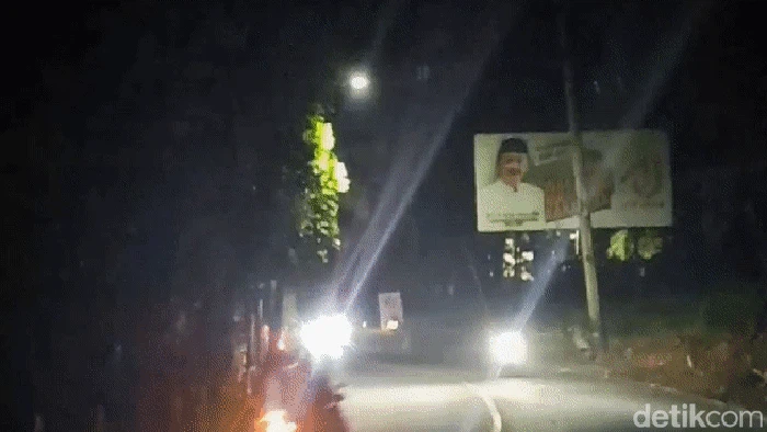 Perbaikan Lampu Penerangan Jalan Umum (PJU) di Jalan Jayanti, tepatnya di lokasi Cagar Alam Tangkuban Parahu, Palabuhanratu, Kabupaten Sukabumi