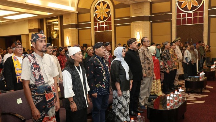 Perkuat Solidaritas-Identitas untuk Pembangunan Berkelanjutan Sebagai upaya untuk merajut persatuan dan memperkuat kesetaraan dalam bingkai keberagaman, Direktorat Kepercayaan Terhadap Yang Maha Esa dan Masyarakat Adat menggelar Sarasehan Nasional.