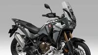 Honda Africa Twin punya empat mode daya dan tiga tingkat pengereman mesin (engine brake). Ada juga fitur Honda Selectable Traction Control (HSTC) yang hadir dengan tujuh tingkat intervensi serta pilihan off untuk pengendaraan offroad. Foto: Dok. Honda