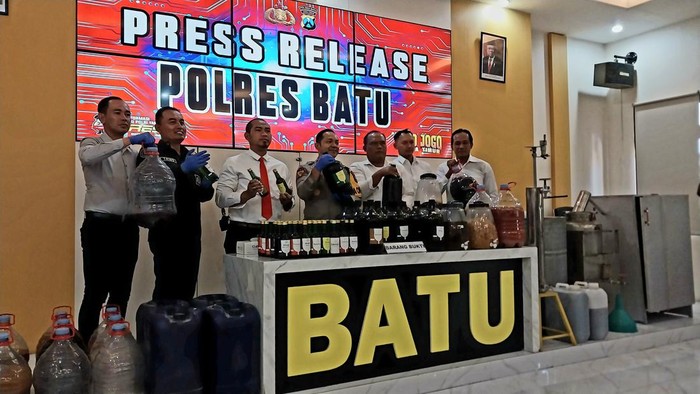 Polisi ungkap home industry miras di Kota Batu