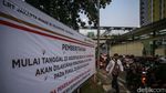 Potret Jalan Sultan Agung Macet dan Jalan Tambak Ditutup Imbas Proyek LRT