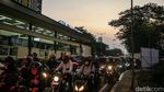 Potret Jalan Sultan Agung Macet dan Jalan Tambak Ditutup Imbas Proyek LRT