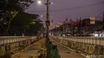 Potret Jalan Sultan Agung Macet dan Jalan Tambak Ditutup Imbas Proyek LRT