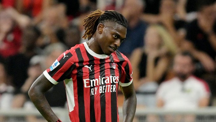 Soccer Football - Serie A - AC Milan v Torino - San Siro, Milan, Italy - August 17, 2024 AC Milans Rafael Leao reacts during the match REUTERS/Daniele Mascolo