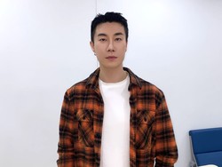 Rapper Korea San E Minta Maaf Pukul Pejalan Kaki Pakai HP, Ditangkap Polisi