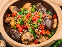 Resep Ayam Masak Jamur dan Cabe, Pedas Gurihnya Meresap
